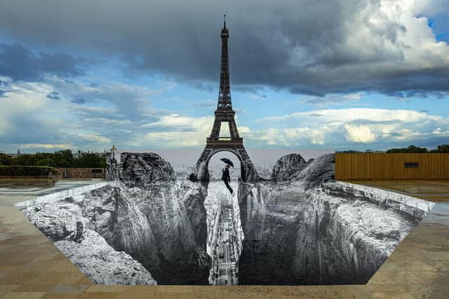 Artwork: Trompe l’oeil, Les Falaises du Trocadéro, 18 mai 2021, 19h58, Paris, France 2021